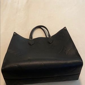 AUTHENTIC!!!!Louis Vuitton ONTHE GO GM